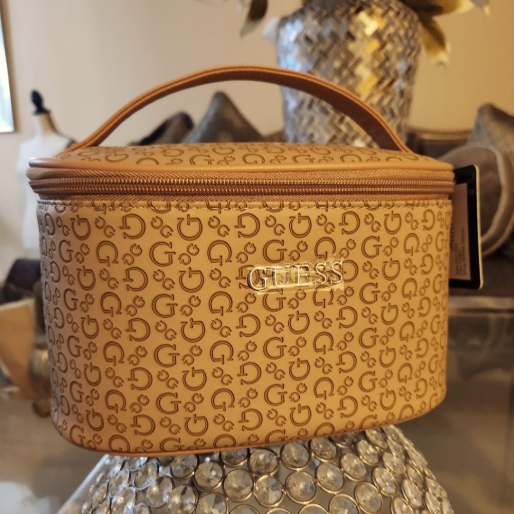 Guess Cosmetic Bag💃💋
